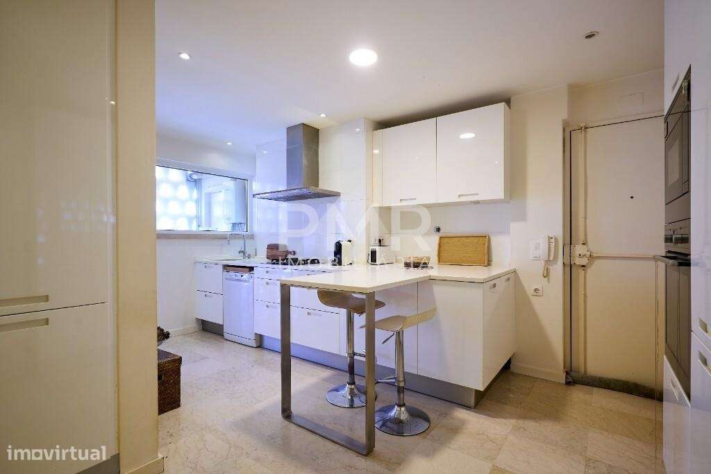 Apartamento T5 (ex T6) Avenida Estados Unidos da América-20