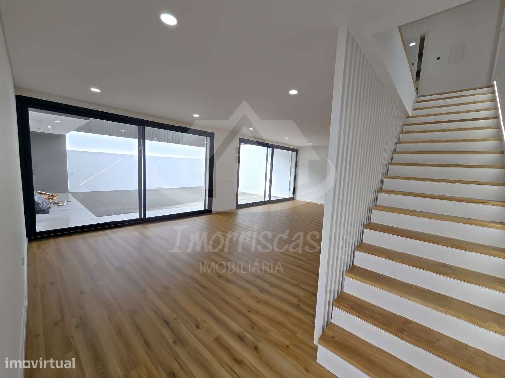 Moradia T5 na Portela da Azóia, Santa Iria de Azóia - Grande imagem: 3/48