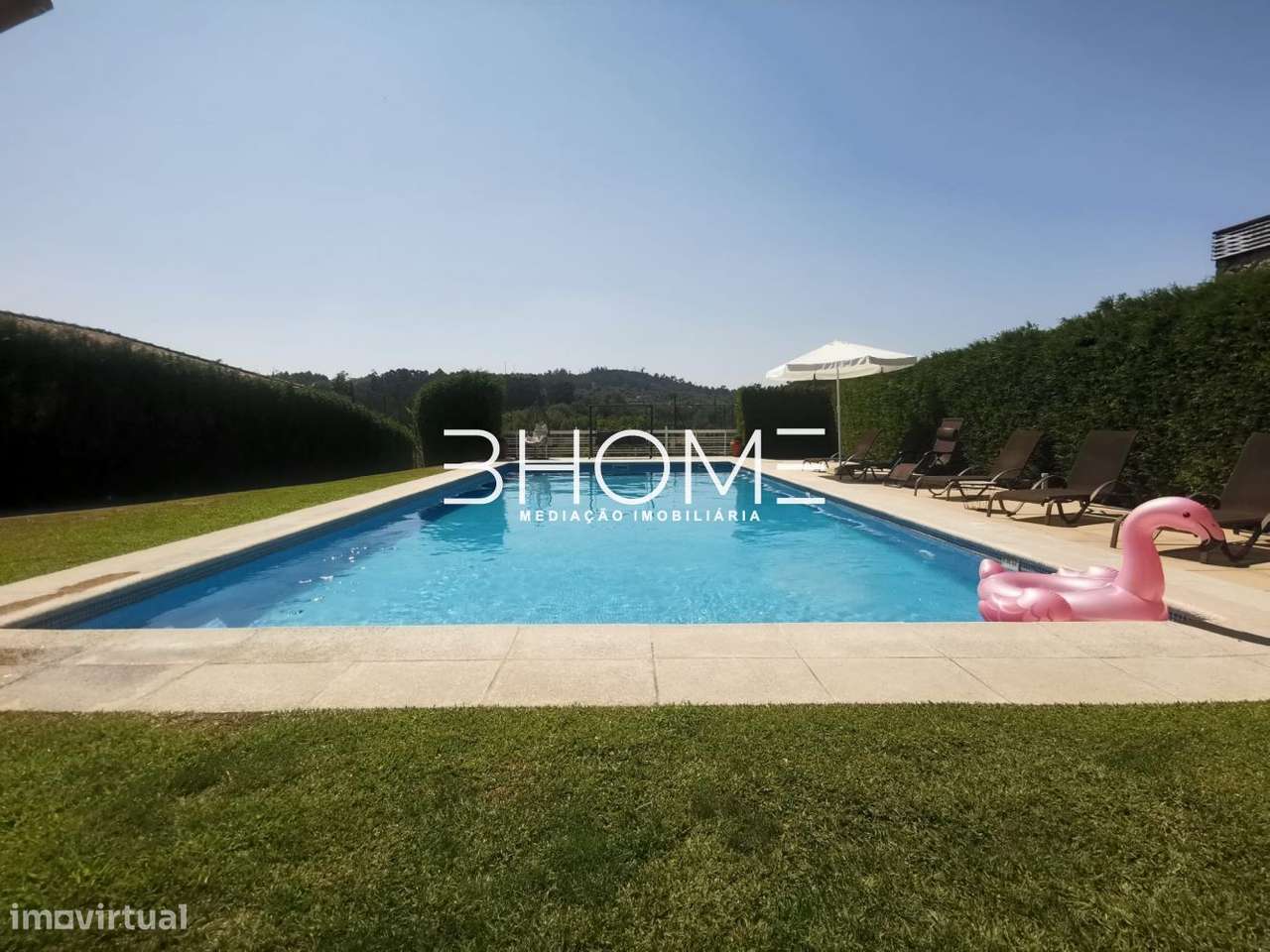 Propriedade com Casa em Pedra, T6, com piscina e campo de jogos-33