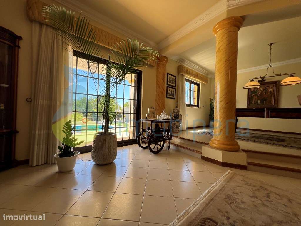 SOBERBA MORADIA T6 COM CASA DE HOSPEDES EM ANEXO-34