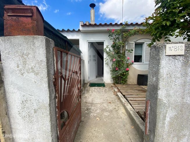 Moradia T2 com sótão aproveitado no Bairro da CAR em Camarate, Loures-20