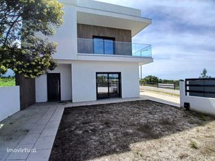 Vista para o Mar em Sesimbra - Moradia Geminada de 3 Quartos com Garag