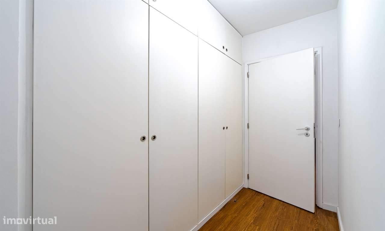Apartamento T2 Remodelado - Garagem -Metro - Norteshopping- Matosinhos-13