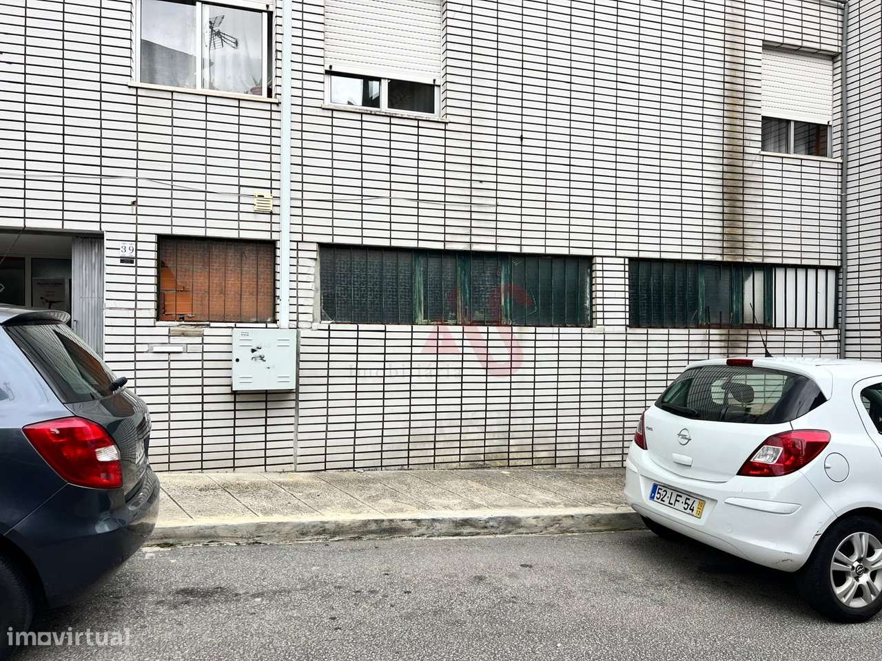 Armazém com 113 m² no Centro de Vizela. Ideal para Armazenamento ou At - Grande imagem: 2/11