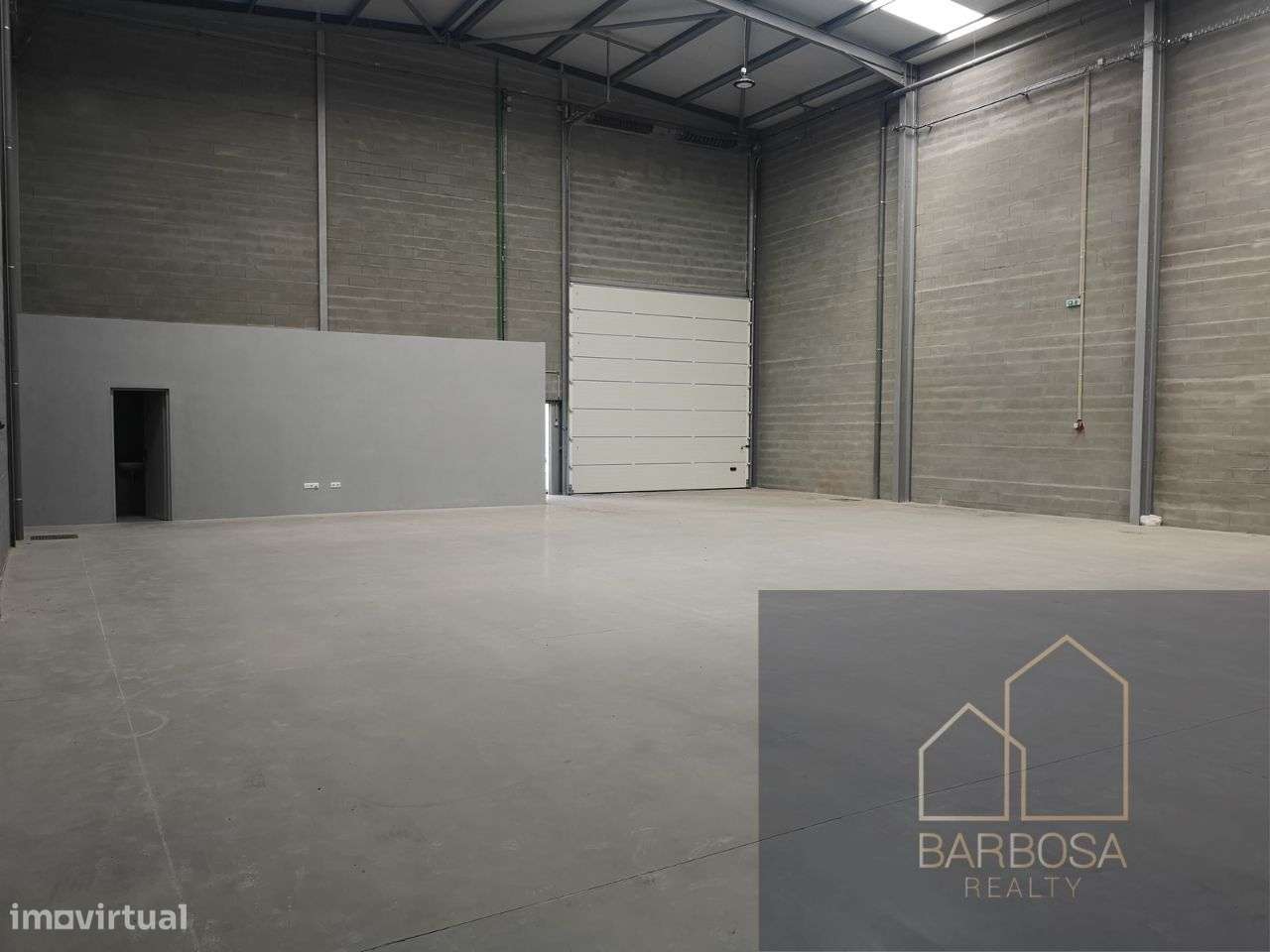 Armazéns 300m2, pé direito alto, condomínio fechado c/segurança. - Grande imagem: 4/20