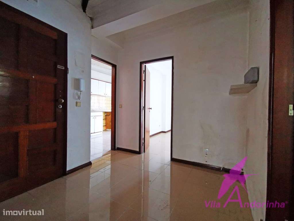 Apartamento T2 a 2 minutos do centro da cidade com garagem fechada.-1