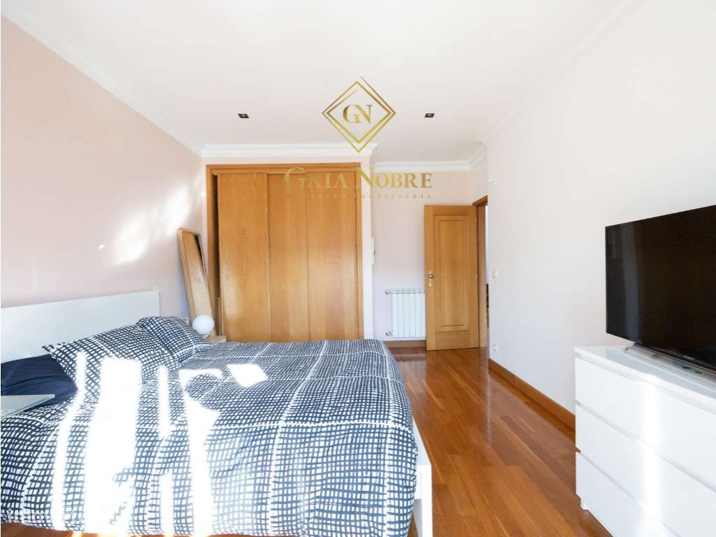 Moradia T4 em Vilar do Paraíso-12