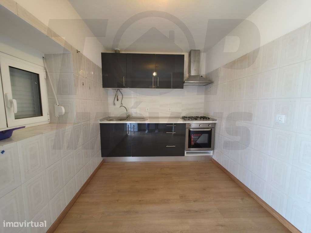 Quinta Remodelada com Moradia e Adega - Carregueiros, Tomar - 200.000€ - Grande imagem: 2/14