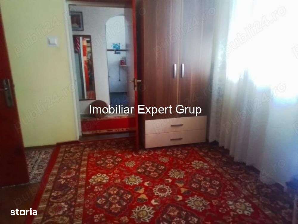 4 Camere: Calea Calarasilor-Popa Nan,curte - Imagine principală: 4/10