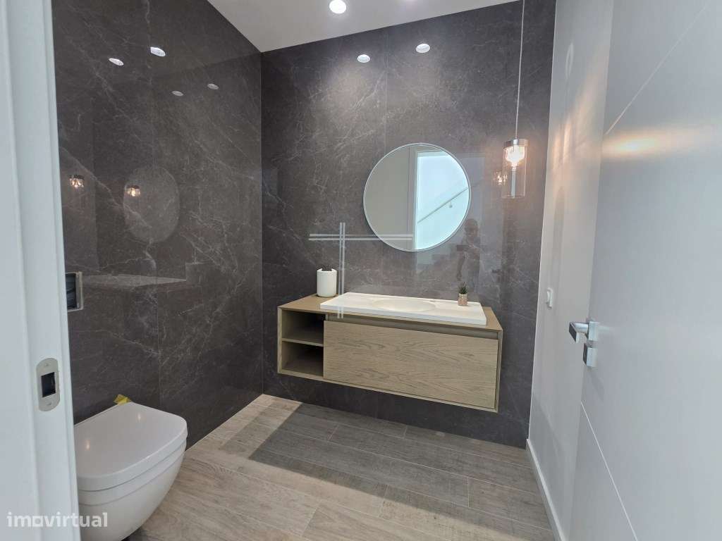 Moradia isolada T4, arquitetura contemporânea com garagem e piscina...-19