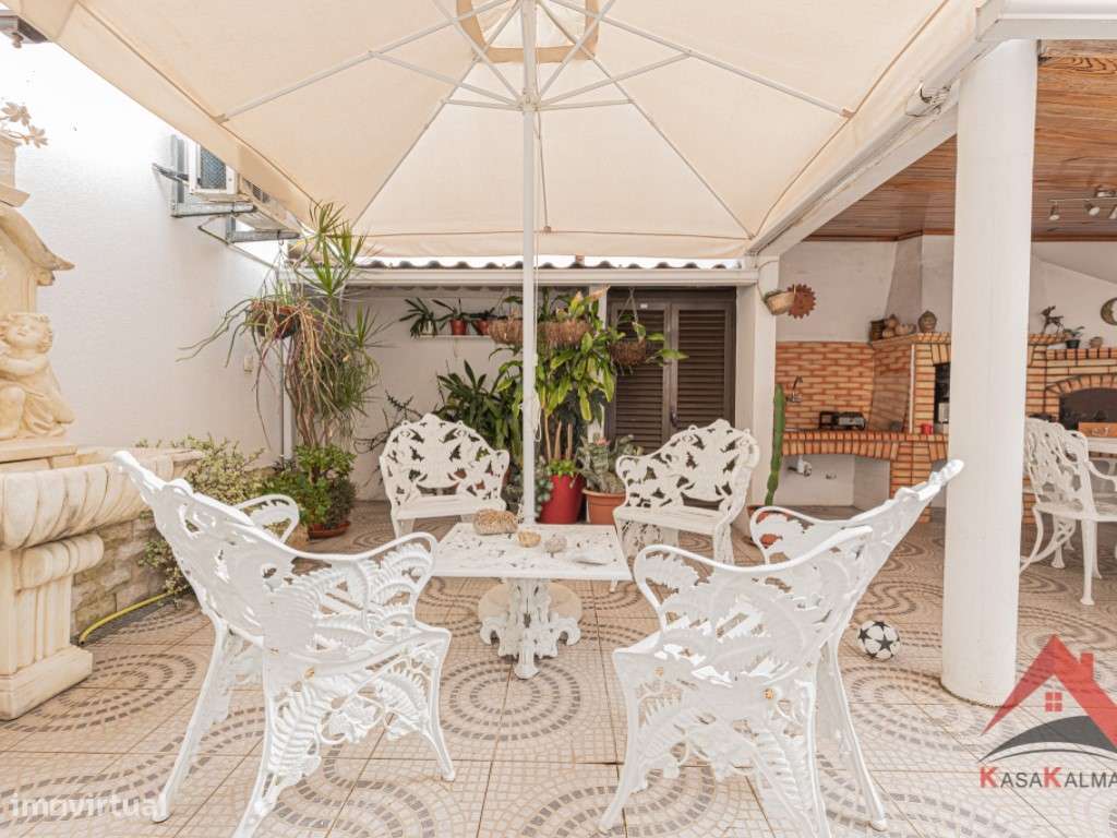 Moradia Isolada T4 com Aproveitamento de Sótão - Quinta do Conde-26