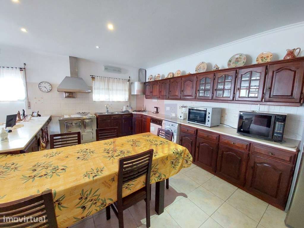 Prédio com 7 apartamentos no centro de Caldas da Rainha-26