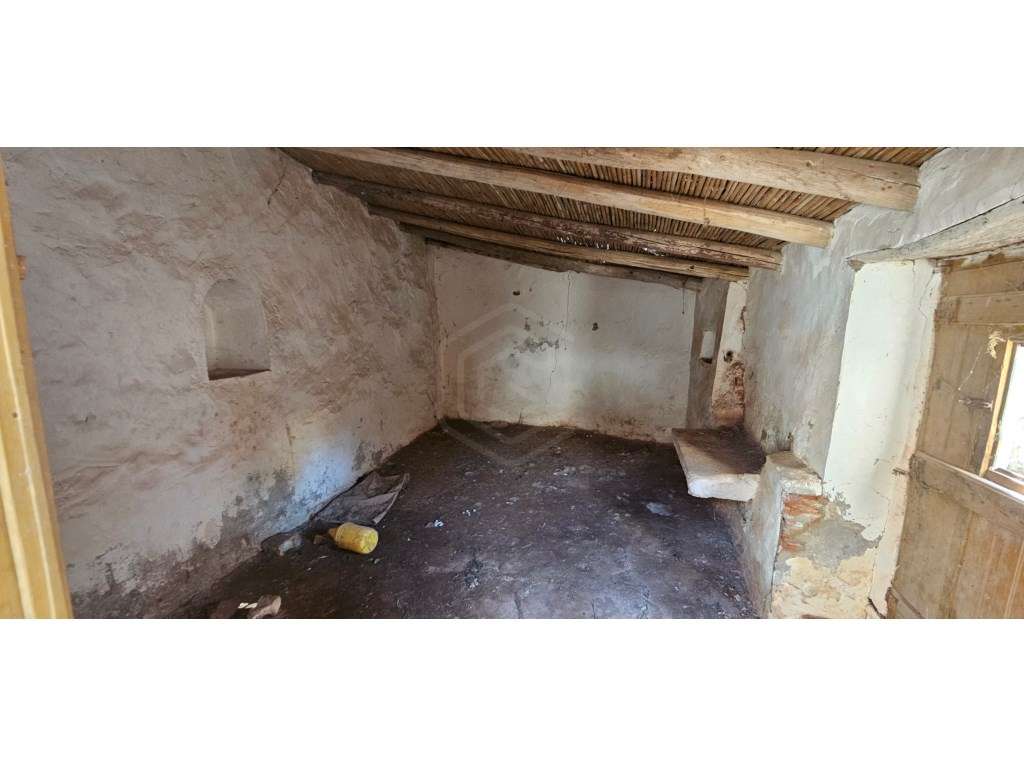 3 Ruinas para recuperar no centro de Santa Catarina, Tavira-5