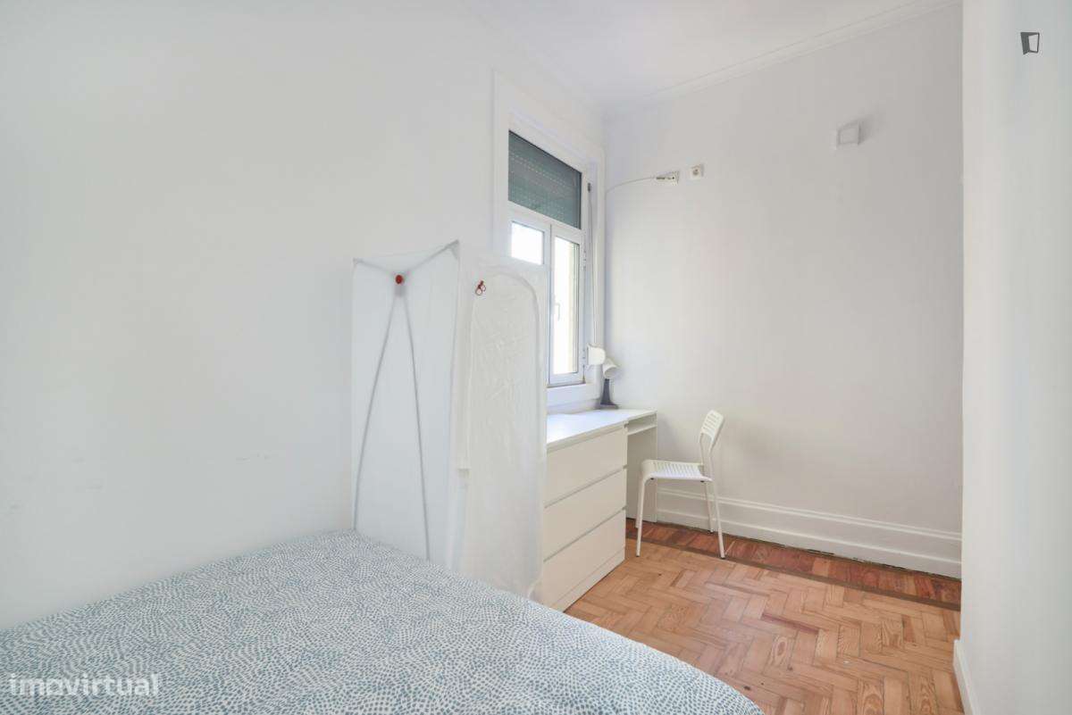Quarto - localizado em Marquês de Pombal Lisbon - Grande imagem: 3/35