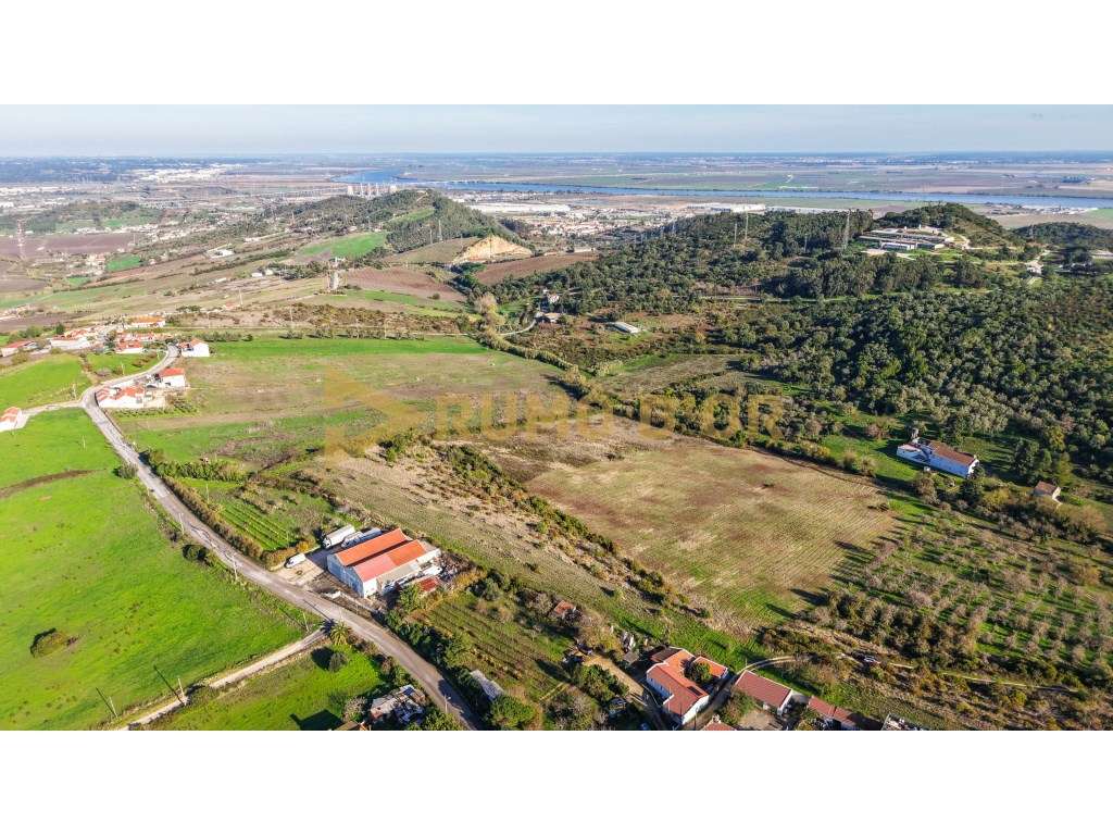 Quinta para Venda com Grande Potencial em Castanheira do Ribatejo-0