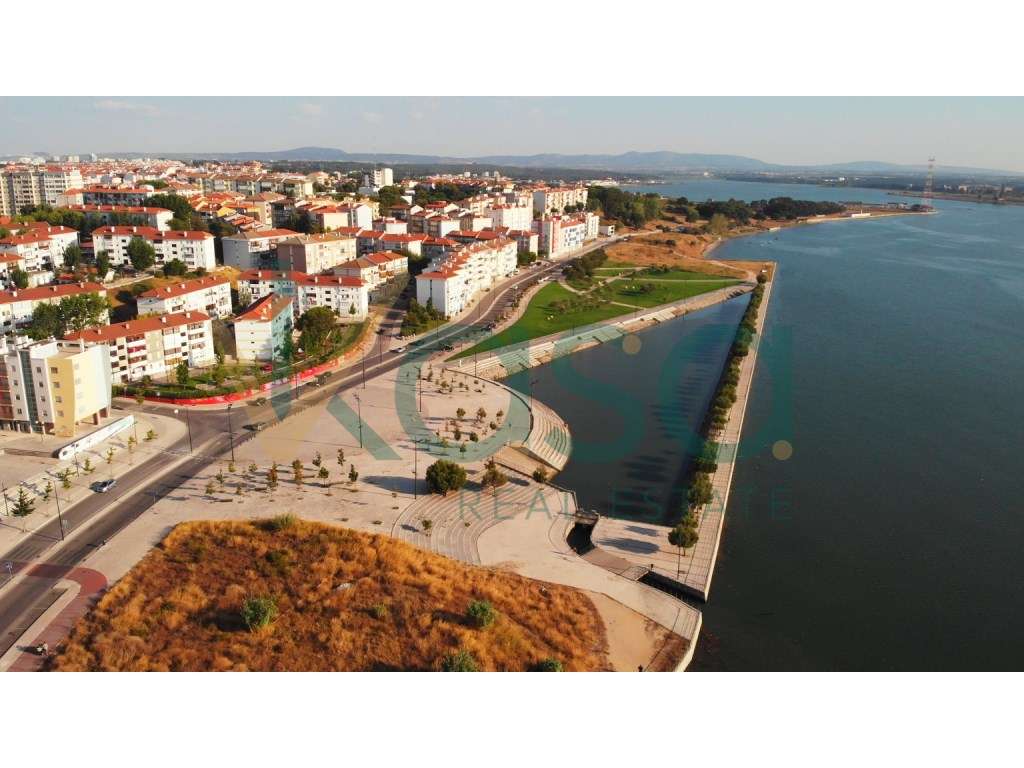 Moradia Térrea- Zona Histórica Barreiro-17