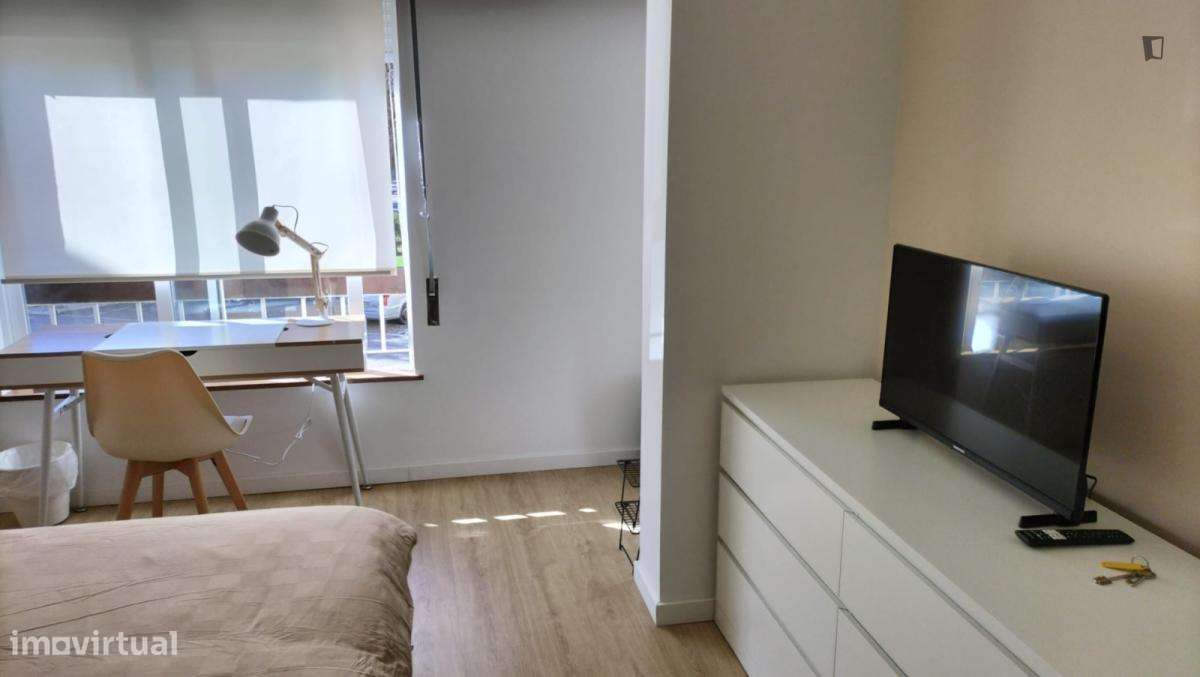 Quarto - localizado em Carcavelos Lisbon - Grande imagem: 3/10