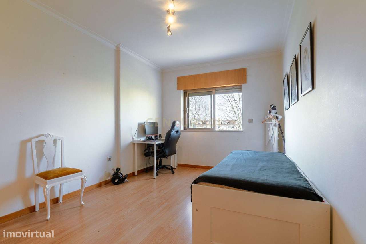 Excelente Apartamento T2 com elevador e garagem-11