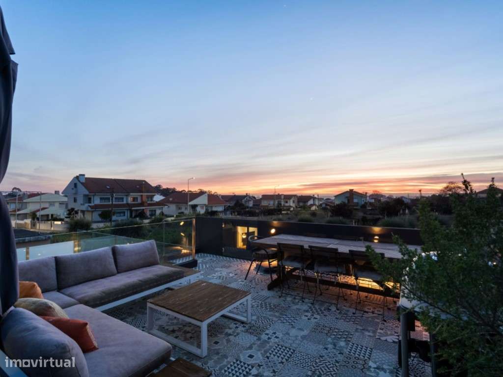 Moradia V3+1 totalmente renovada com vista mar-7