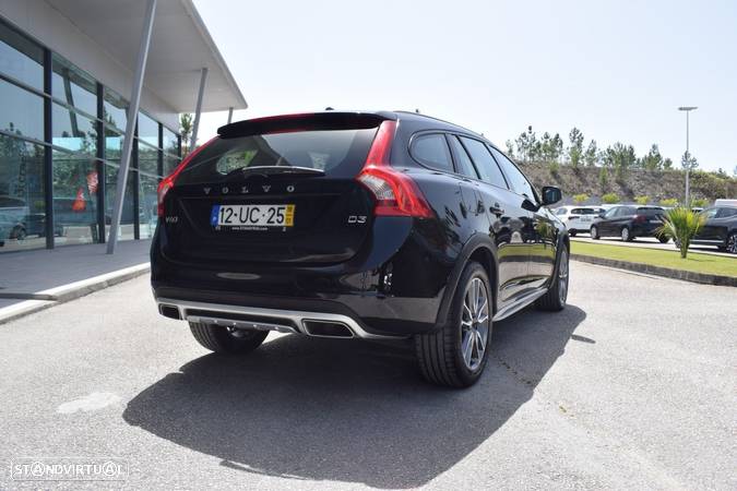 Volvo V60 Cross Country 2.0 D3 Pro Geartronic - 13