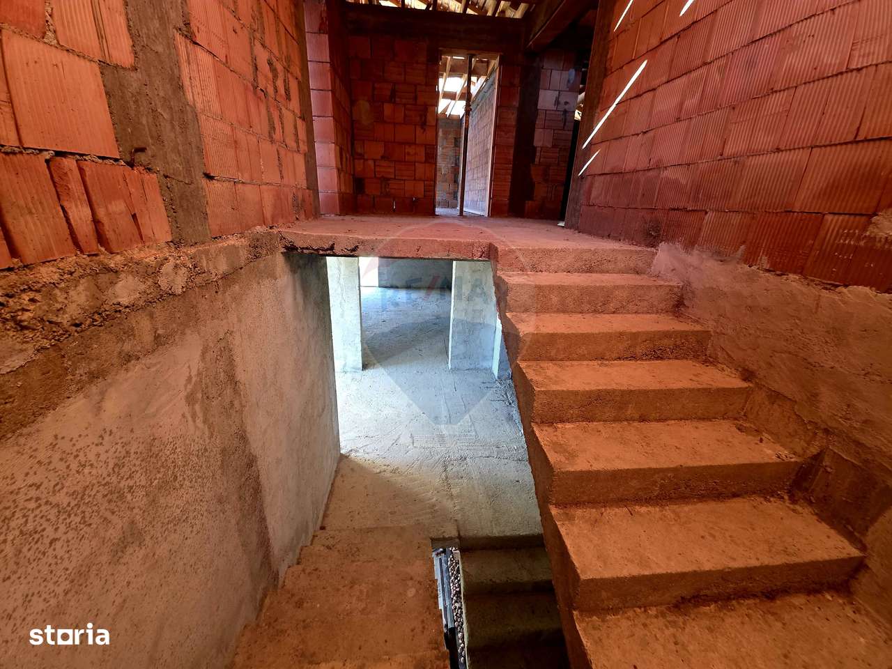 Casă / Vilă cu 5 camere de vânzare-14