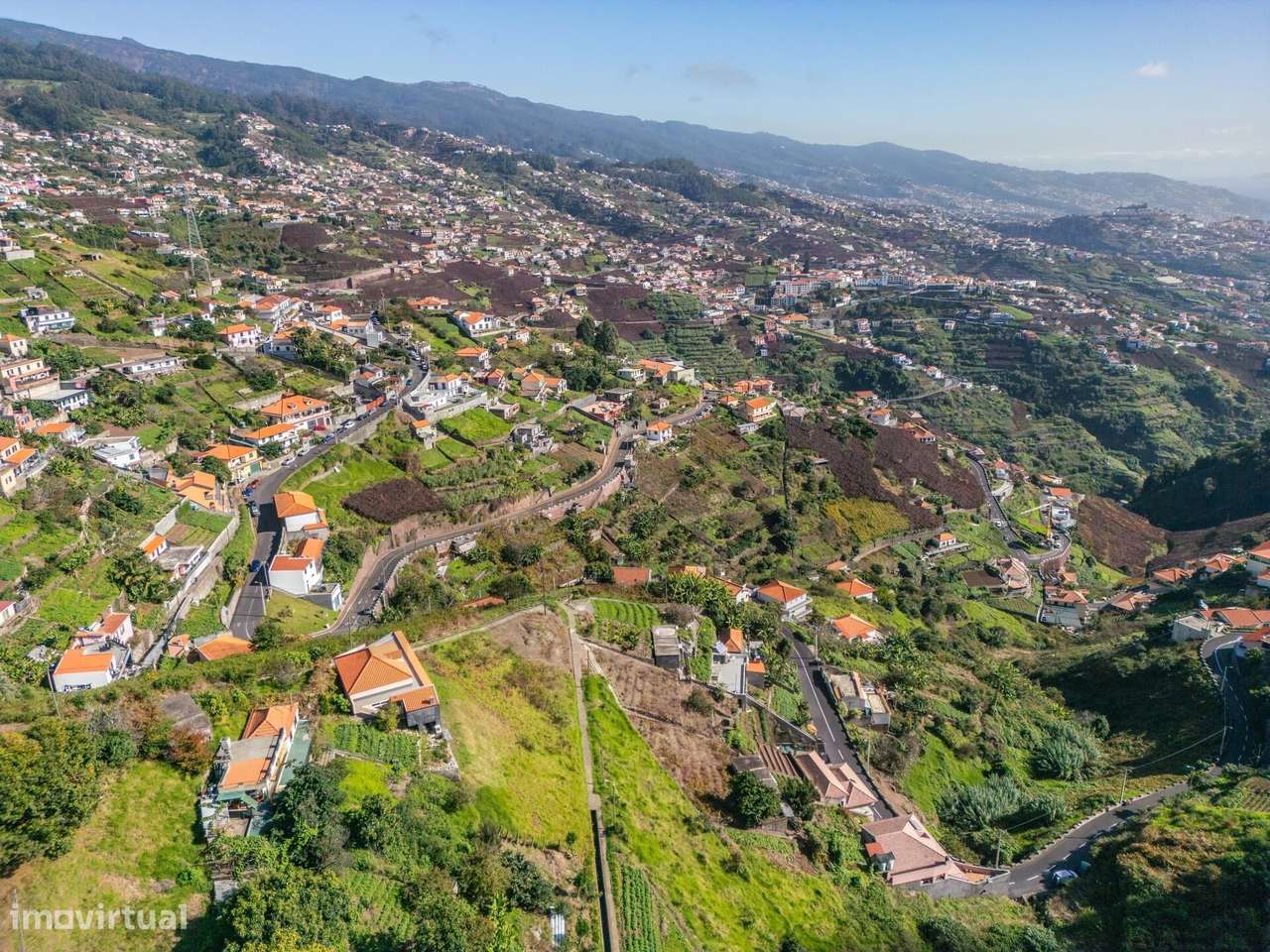 Oportunidade Única: Terreno com Construção em Curso e Vista Deslumbran-6