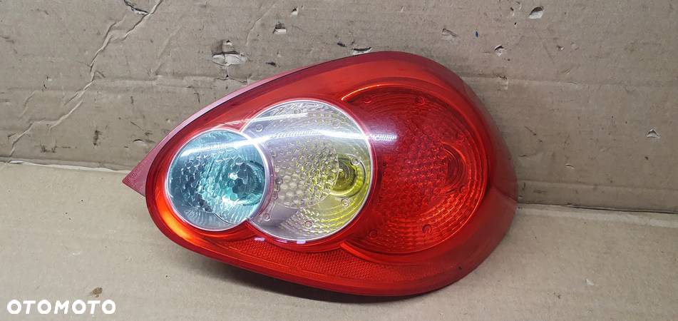 Lampa prawy tył tylna prawa Toyota Aygo 81550-0H020 - 1