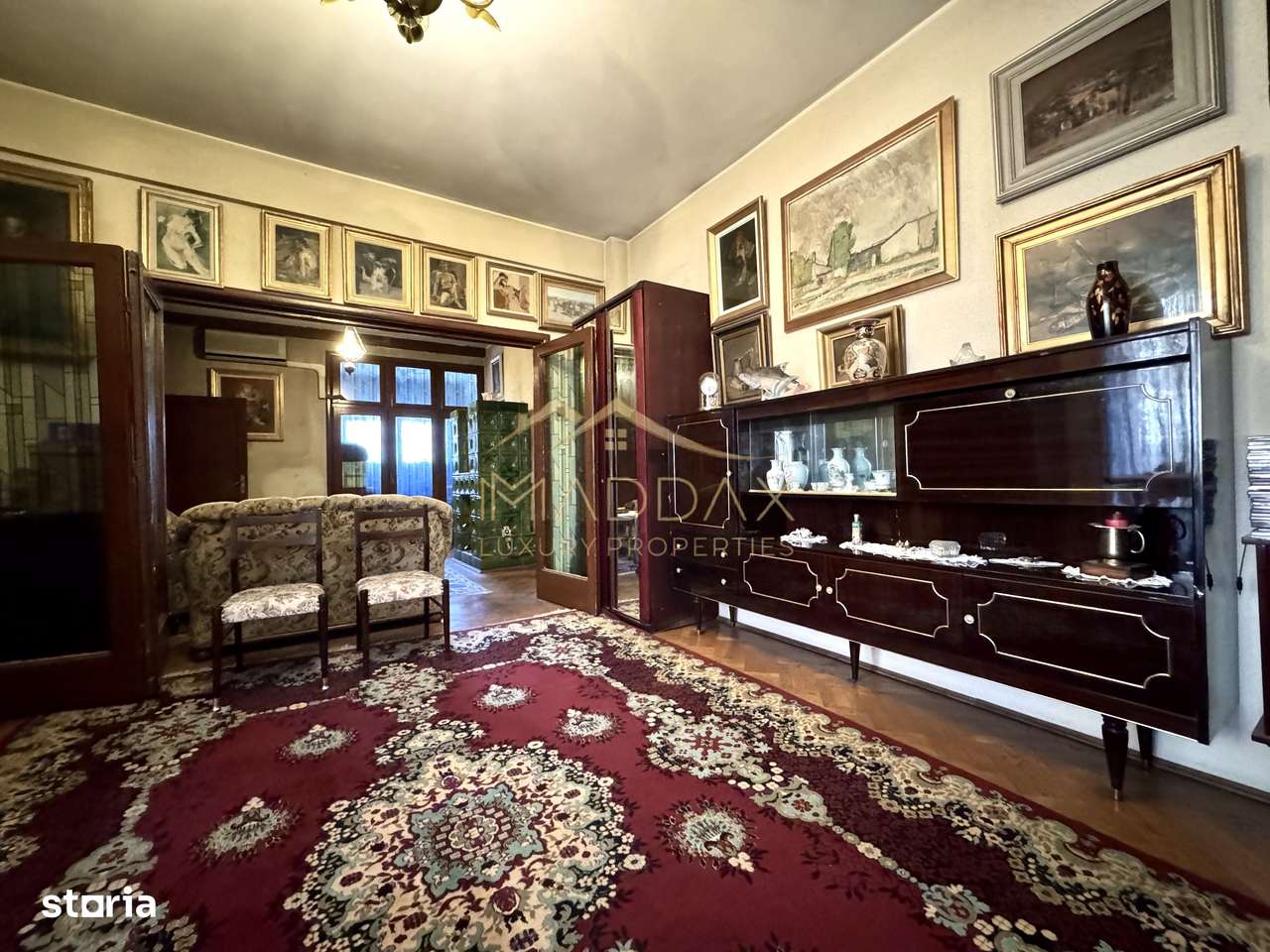 Vila cu 6 camere *310mp*  + Garaj // Primăverii-16