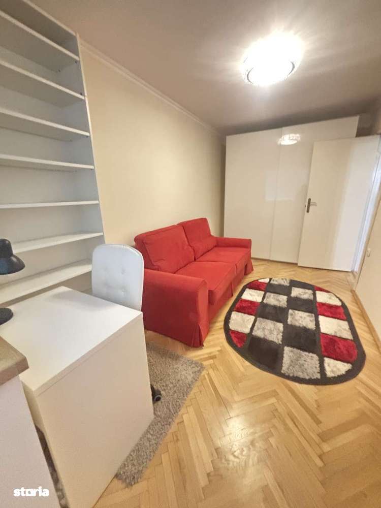 Închiriez apartament cu trei camere complex 460 euro - Imagine principală: 2/8