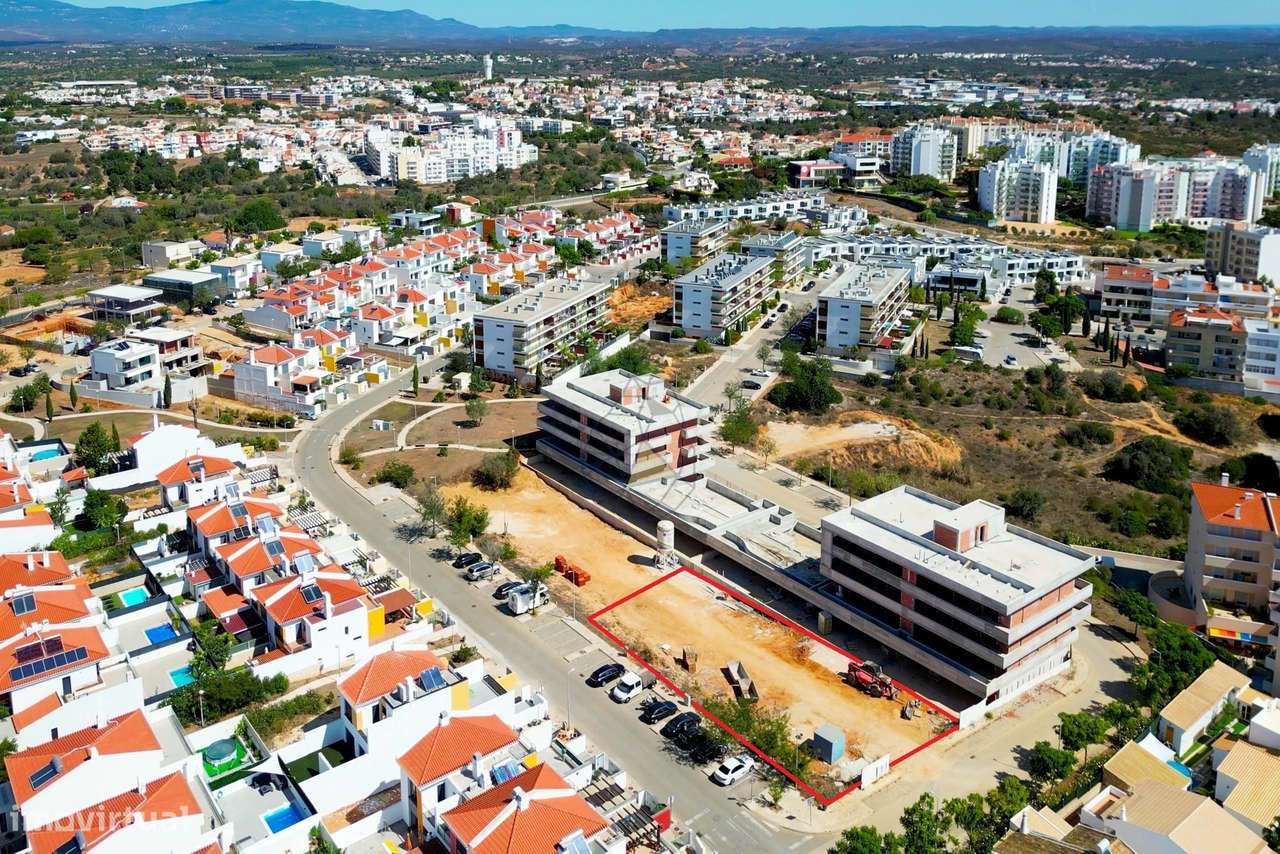 Lote de terreno com projeto aprovado para 16 apartamentos em Portimão - Grande imagem: 3/17