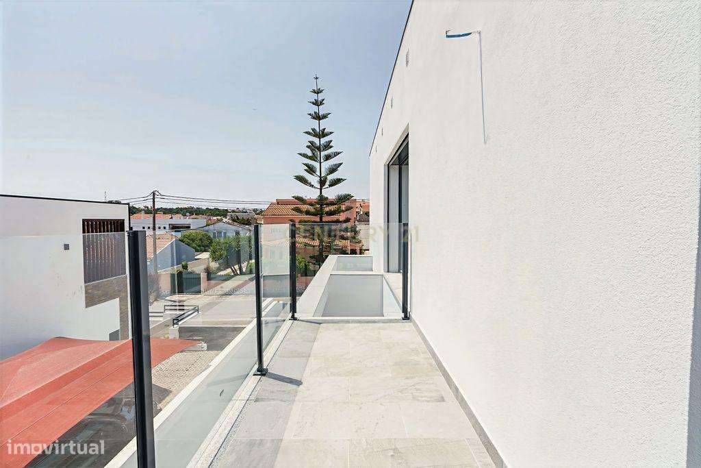 Moradia T4+1 de Luxo - Sobreda - Charneca de Caparica-23