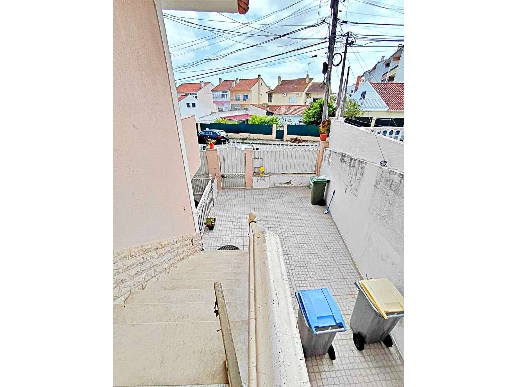 Moradia em Vale de Milhaços - junto à Escola-18