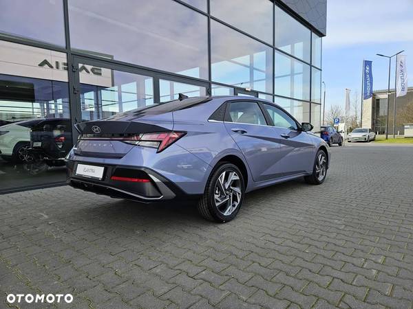 Hyundai Elantra 1.6 Executive CVT - 9