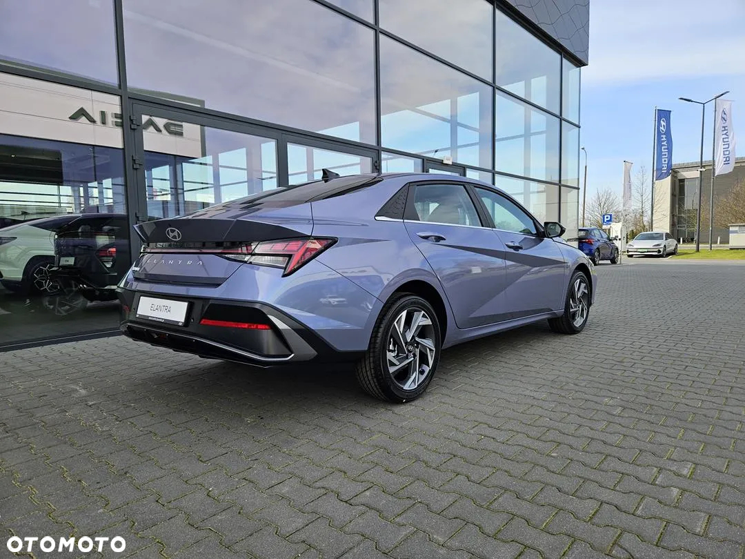 Hyundai Elantra 1.6 Executive CVT - 9