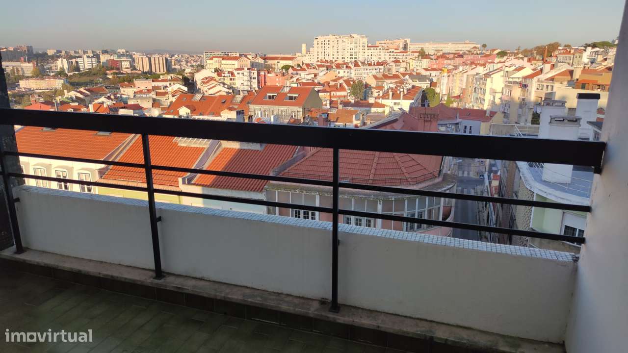 T1 Panorâmico no Centro Lisboa com boas áreas - Grande imagem: 3/11