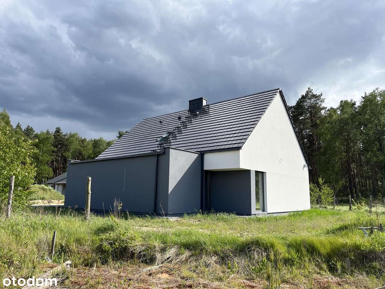 Nowoczesny dom z garażem bezpośrednio przy lesie - Pełny obrazek: 5/20