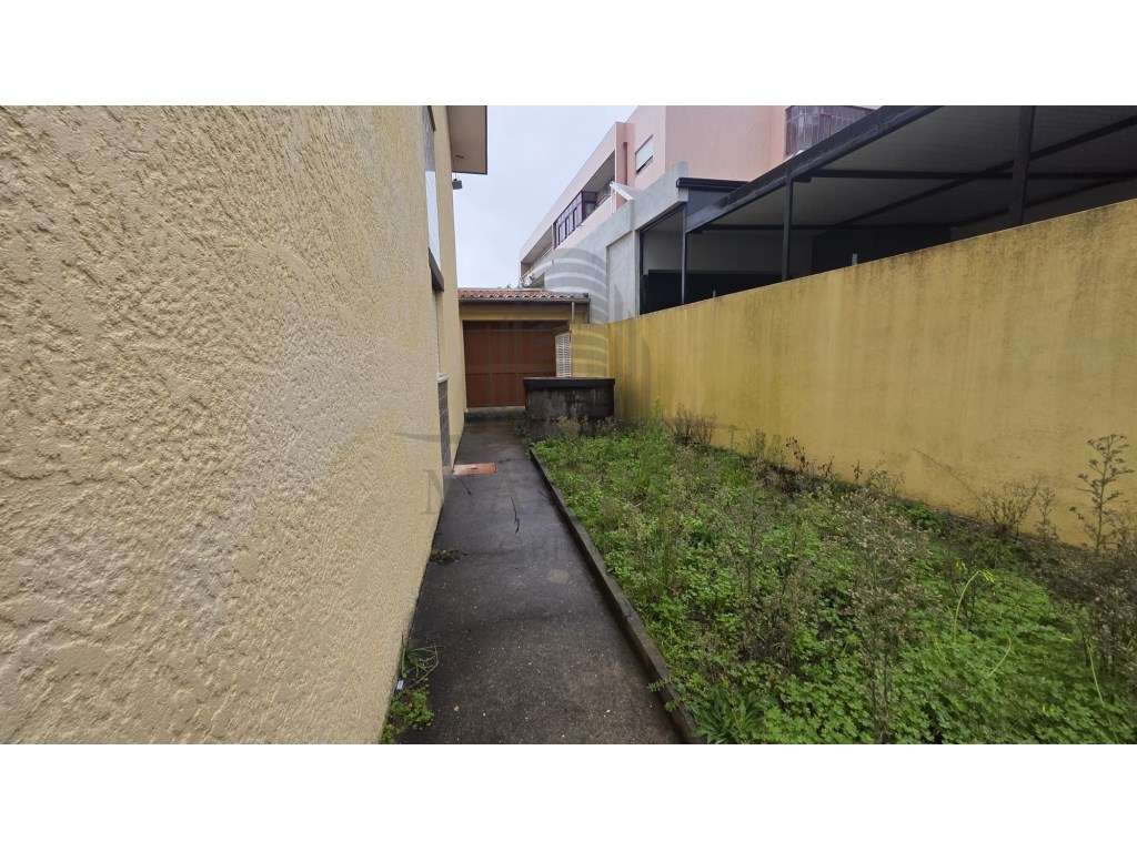 **Moradia de 4 frentes em Arcozelo - Oportunidade Única! ** - Grande imagem: 3/29