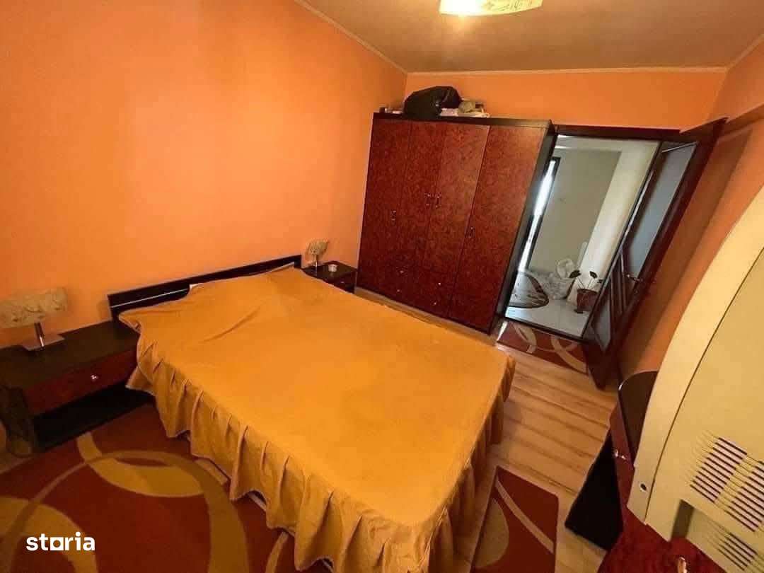 De vanzare 4 camere pe Bd Roman Musat, 2 bai, 2 balcoane, 65.000 euro-3