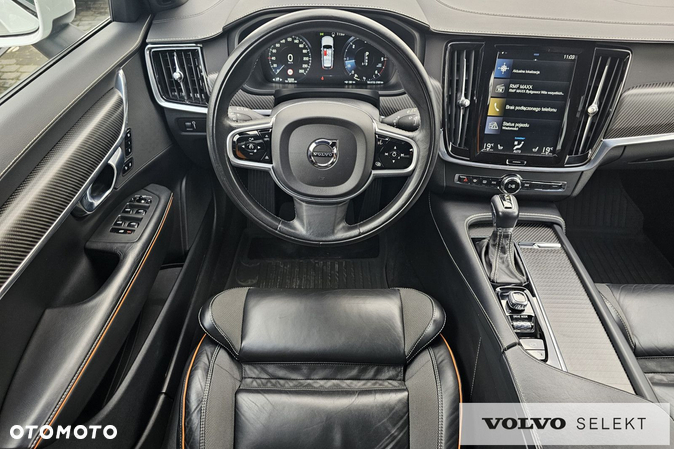 Volvo V90 Cross Country - 11