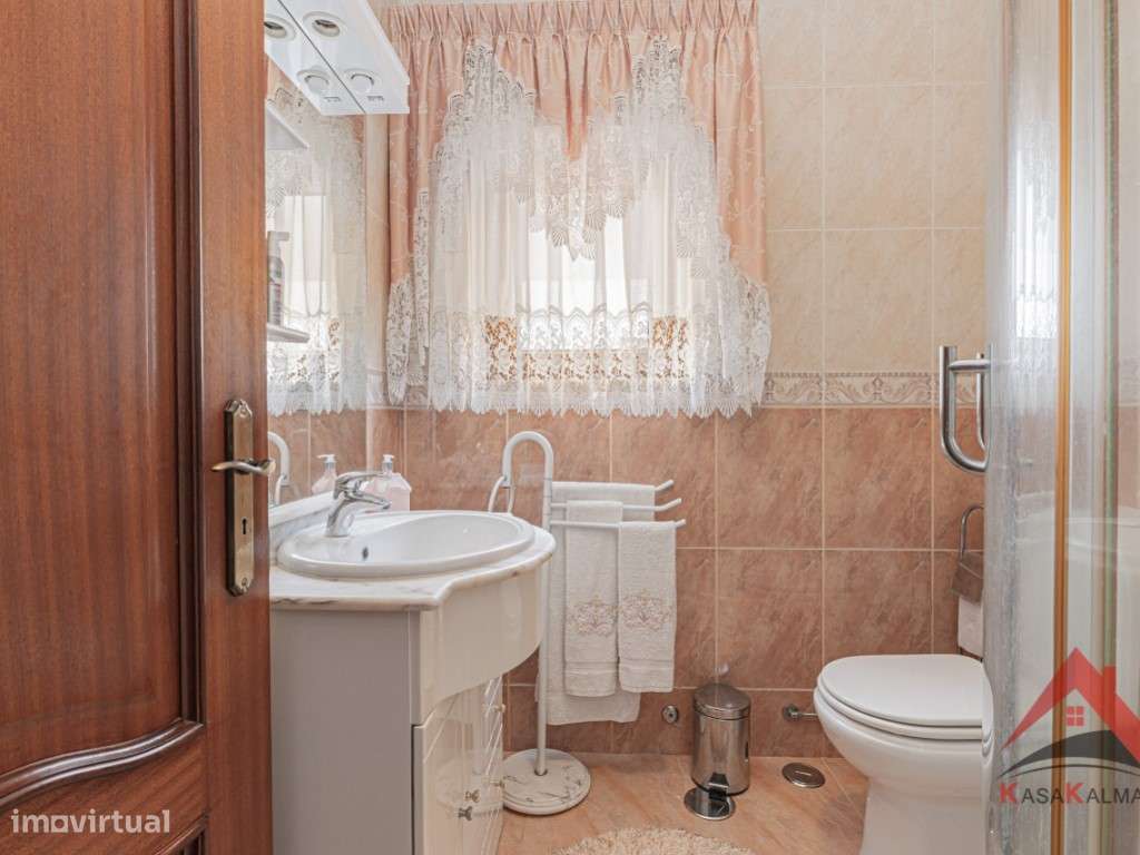 Moradia Isolada T4 com Aproveitamento de Sótão - Quinta do Conde-49