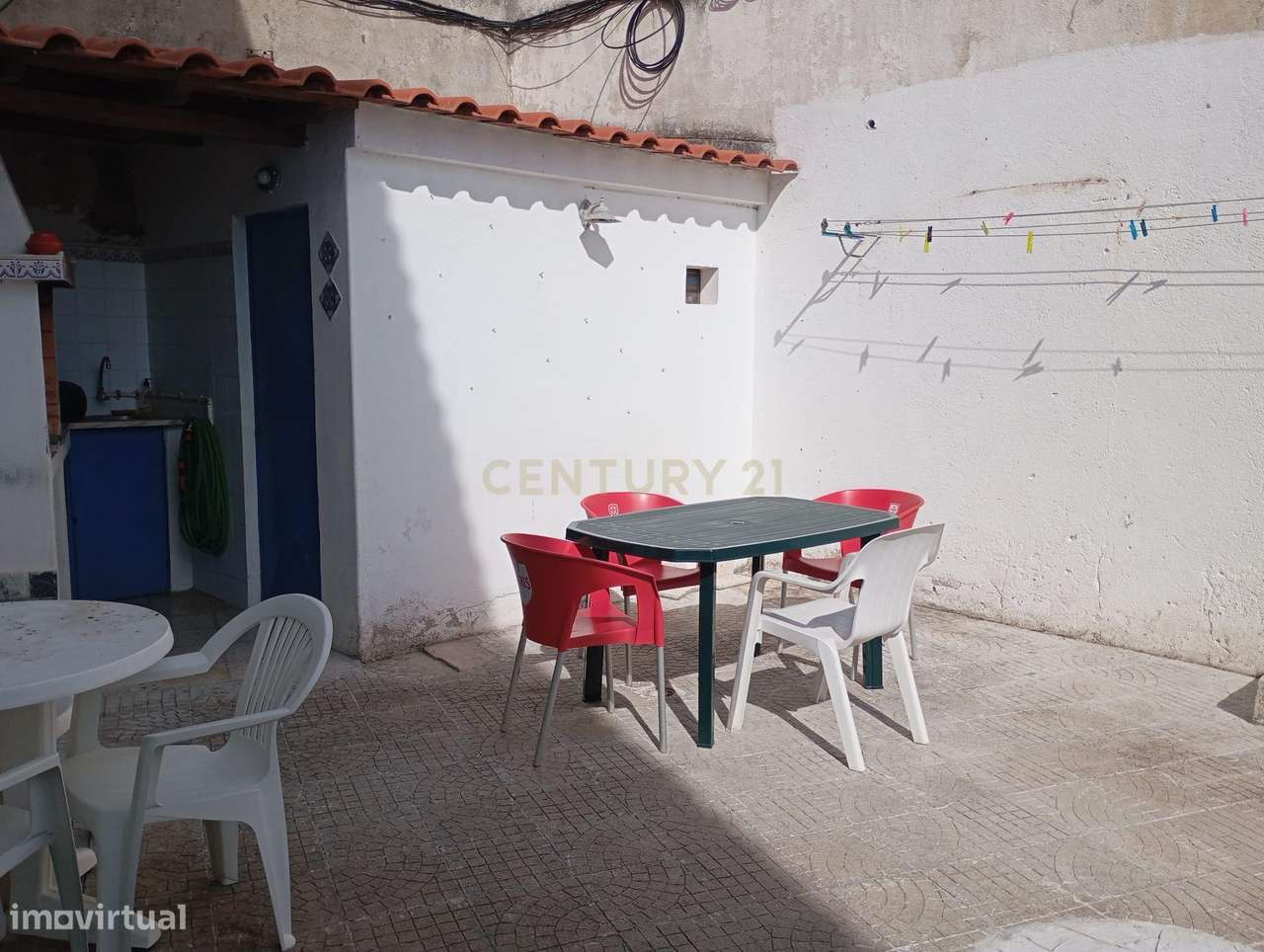 T0 com mezanino e logradouro, situado na Charneca de Caparica-28
