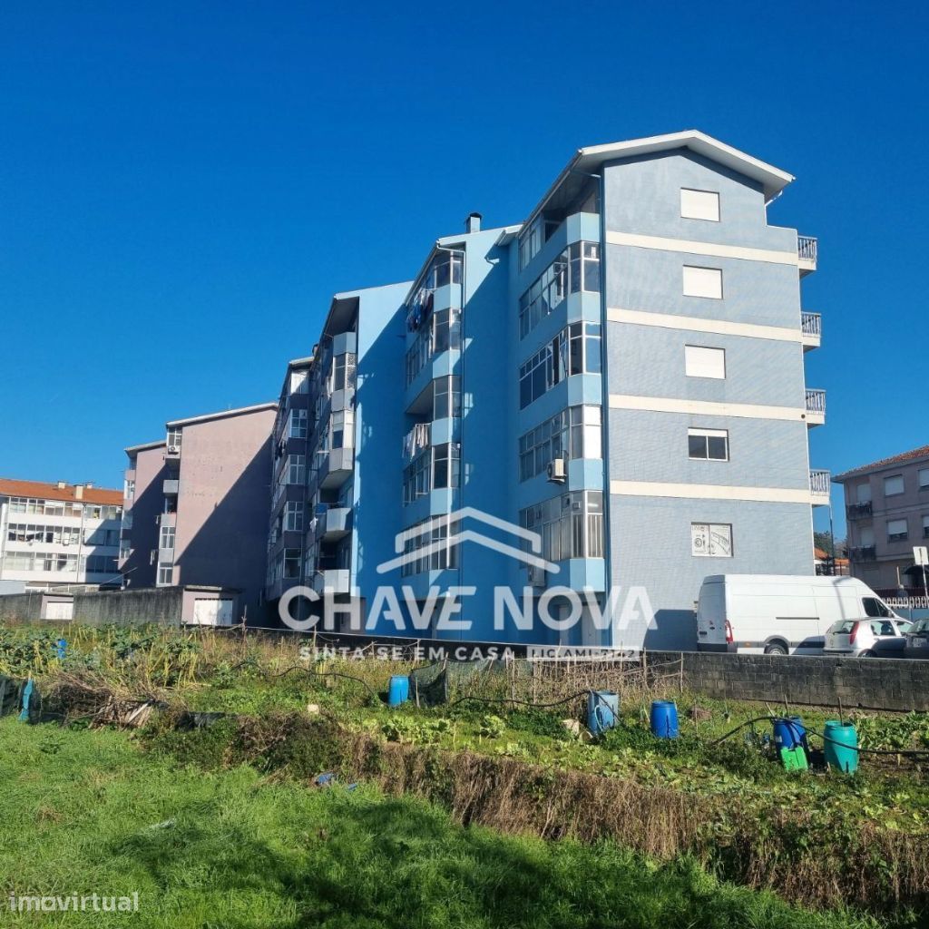 T2 c/ Terraço e Lugar de Garagem em S.Cosme (Gondomar)