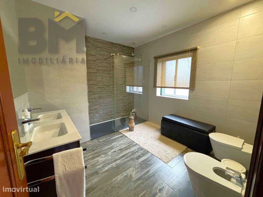 Moradia T4 com 5000m2 de terreno - Escalos de Baixo (Castelo Branco)-16