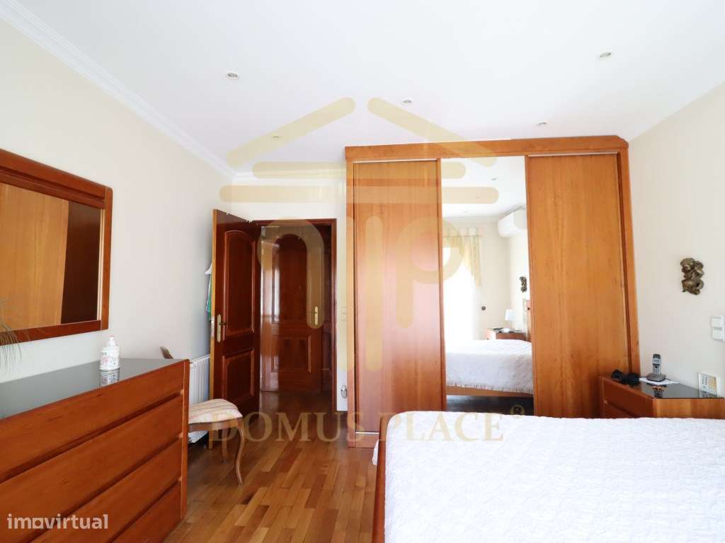 Moradia com Cave, Piscina e Terreno de 1878m² - Lavra
Vendida tota...-19