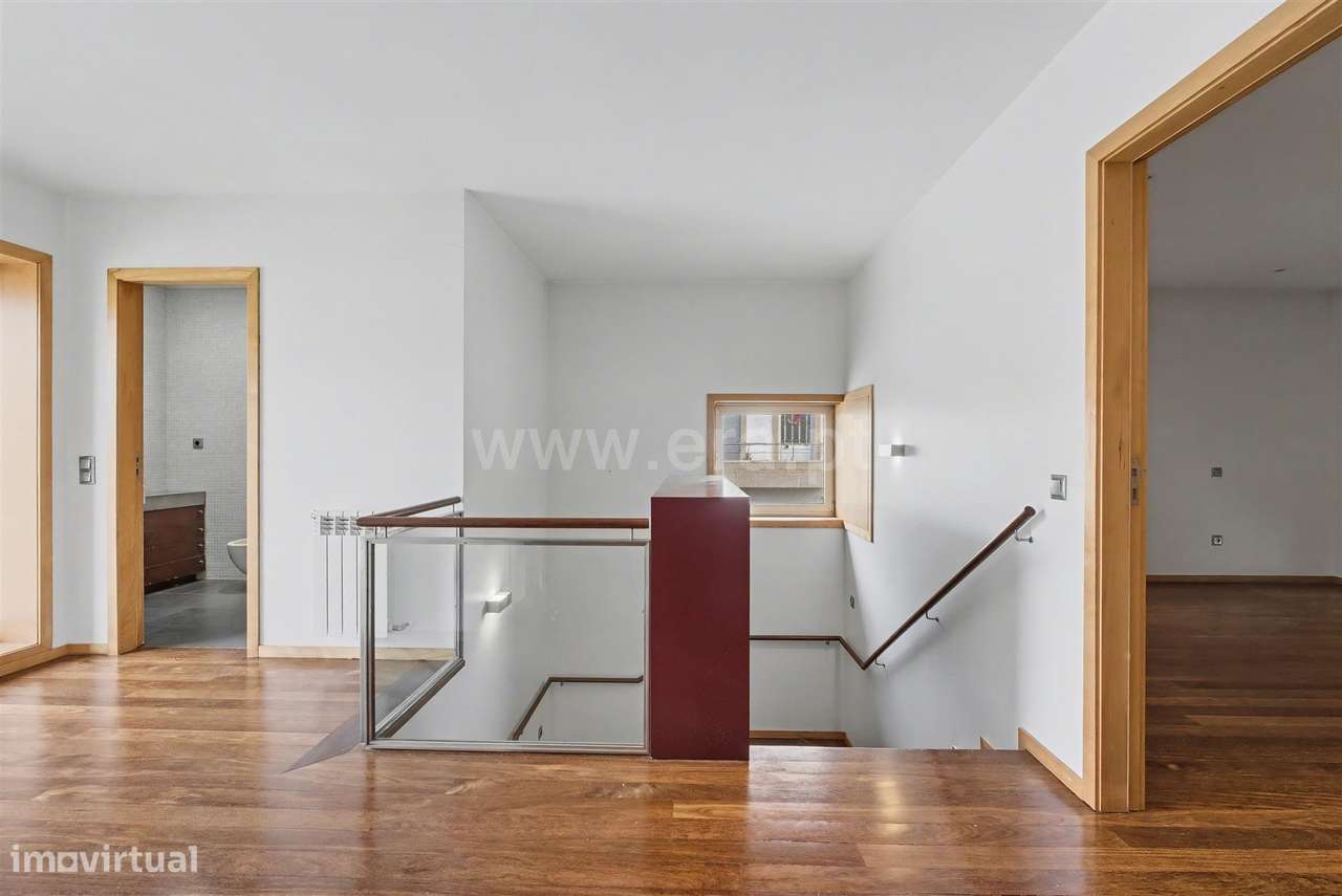 Moradia V3 em Paredes-11