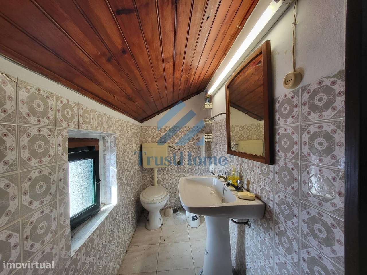 T4 com bastante potencial na Tojeira (Magoito) a 9min da praia...-13