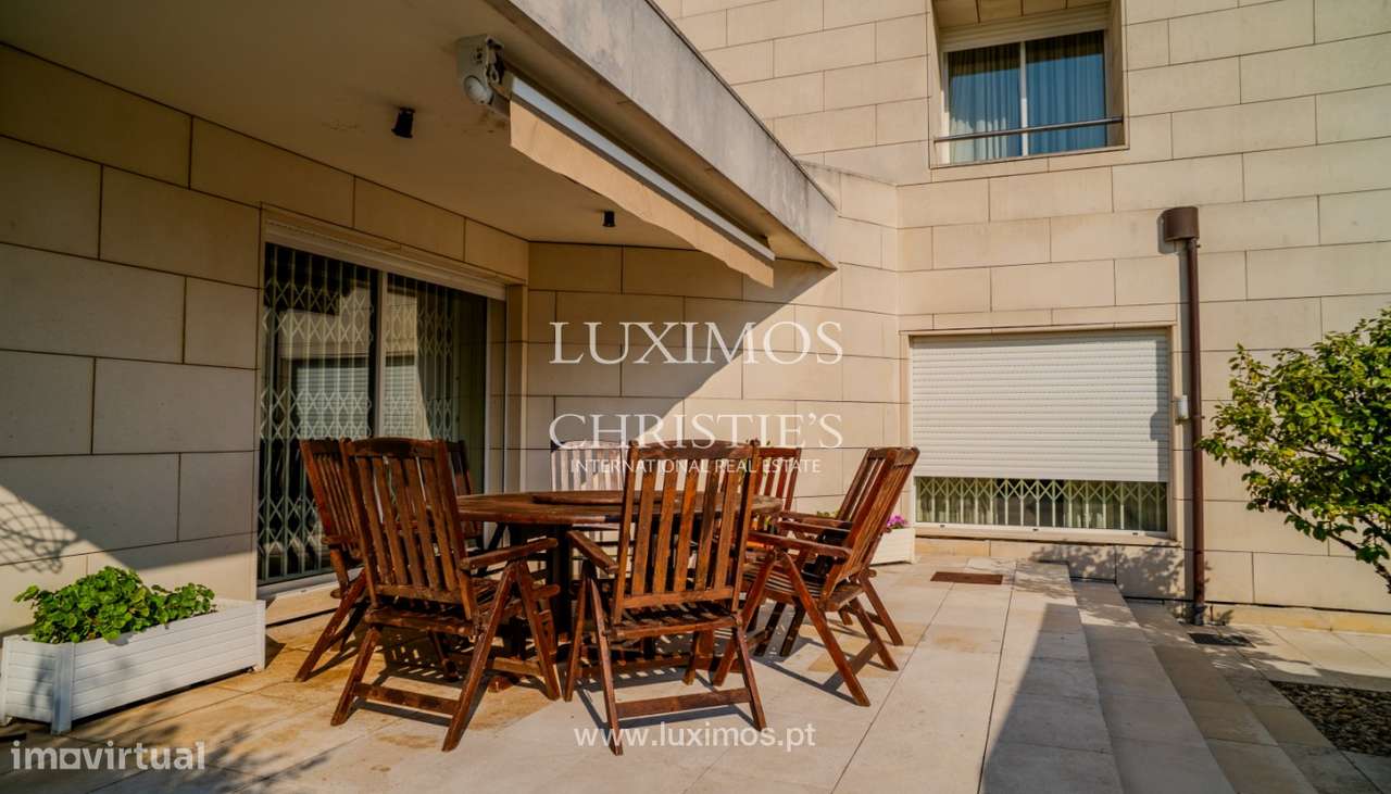 Moradia V6 com jardim e piscina à venda na Foz do Porto - Grande imagem: 3/24