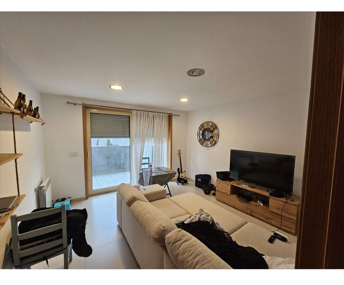 T2 rés do chão com excelente terraço - Grande imagem: 4/7