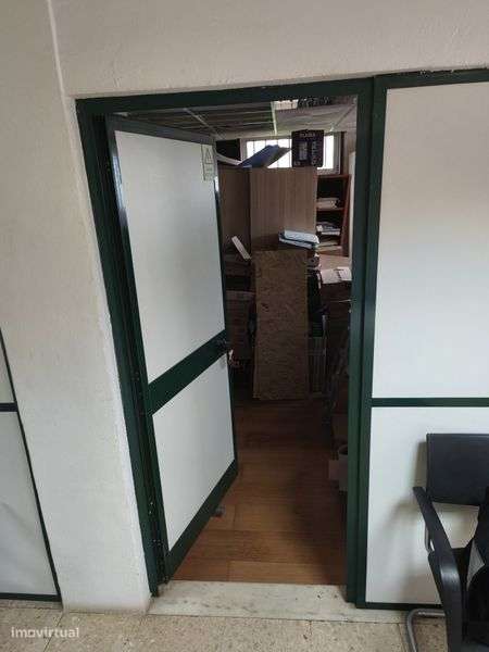 vendo escritório armazém Cascais-5