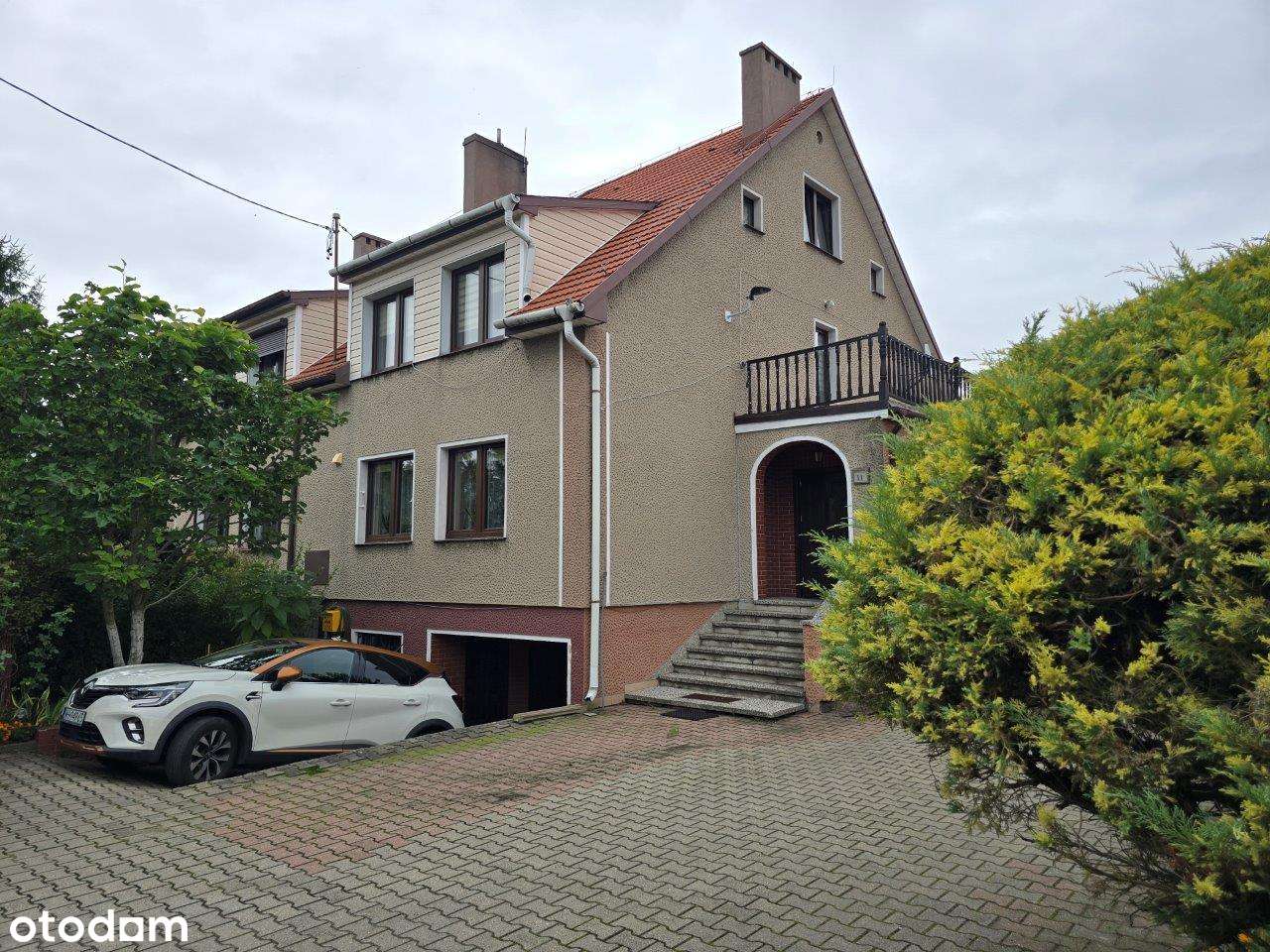 Połowa bliźniaka wraz z działającym biznesem-0